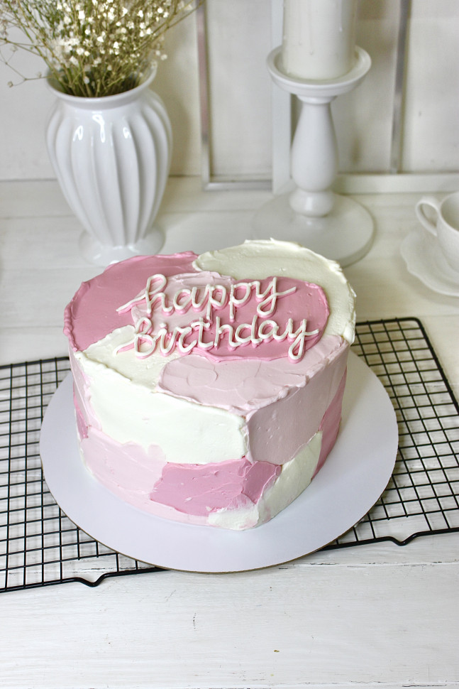 Торт "В виде сердца с днем рождения"